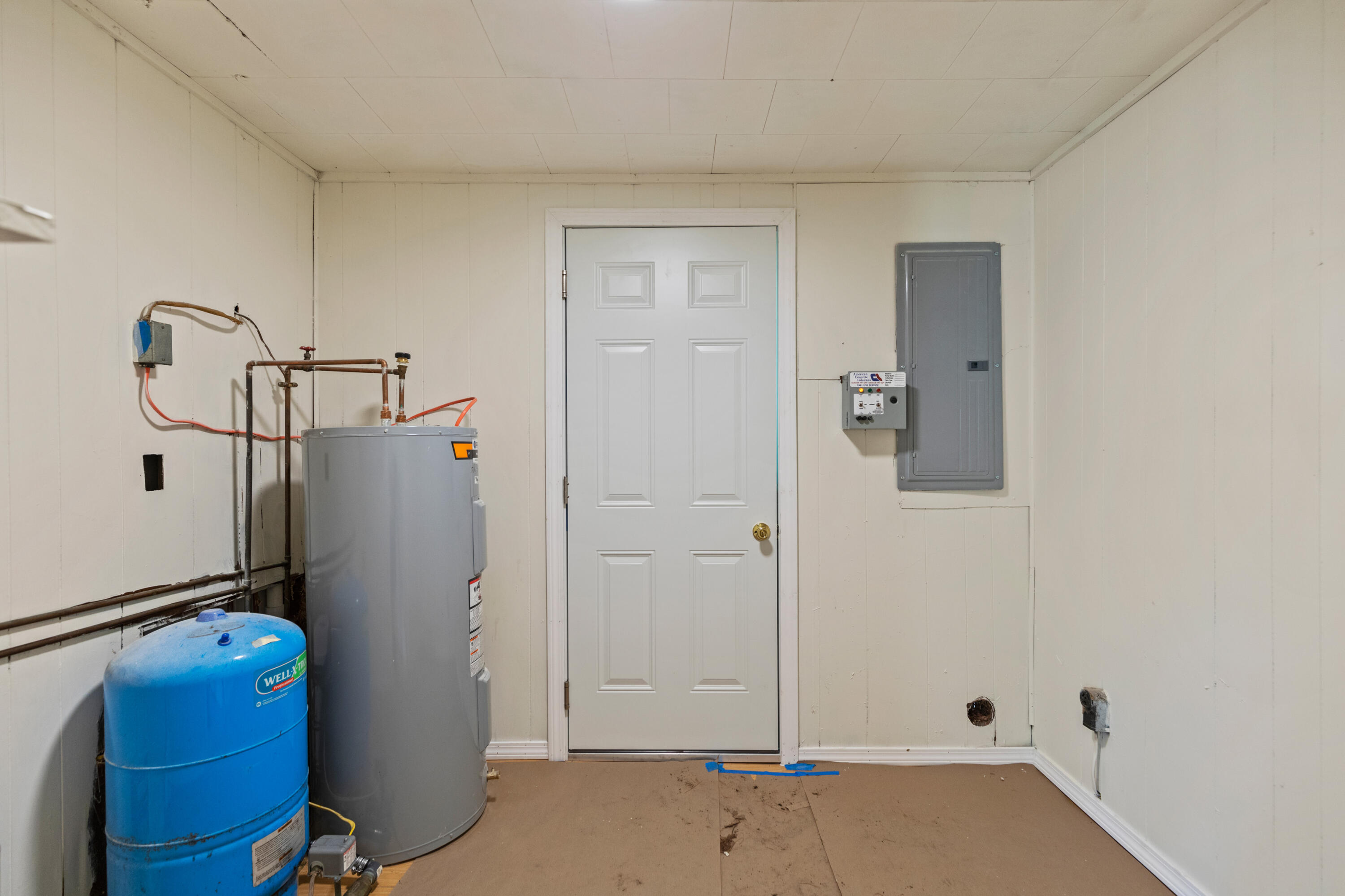 42 Clay Road Gorham, ME 04038 - Photo 11 of 39 Utility room, 200 amp, build out back!