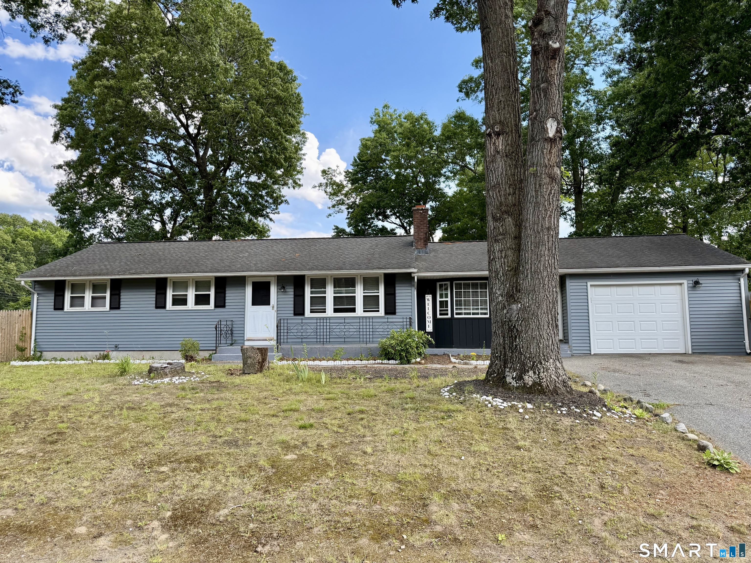 4 Betty Road Enfield, CT 06082 - Photo 4 of 30