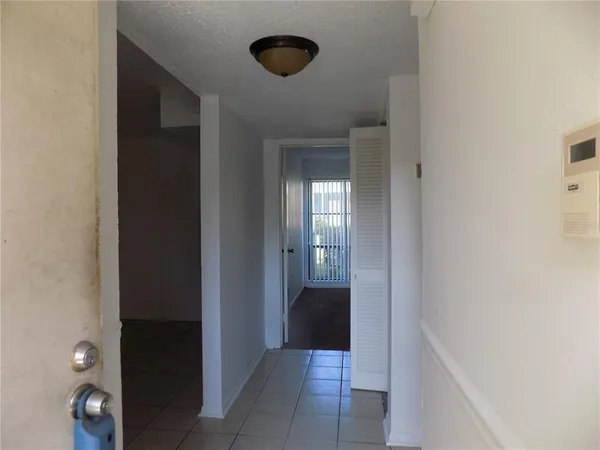 $1,000 | 2811 Southwest Archer Road, Unit X 201, Gainesville, FL 32608
