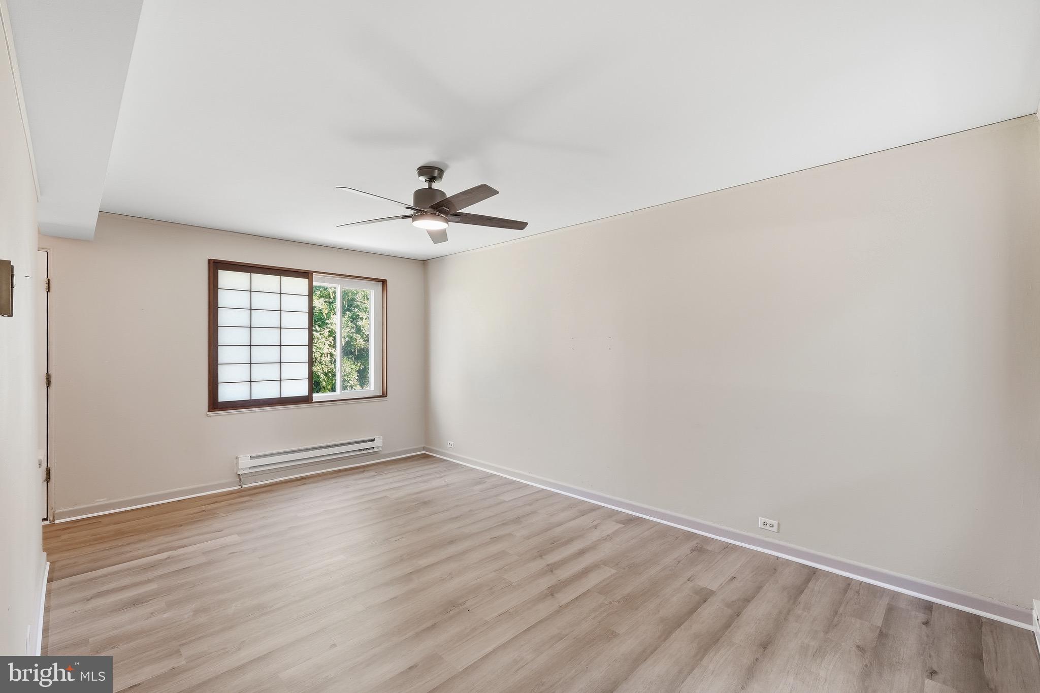 29 B Ridge Road Greenbelt, MD 20770 - Photo 4 of 16 Living Room