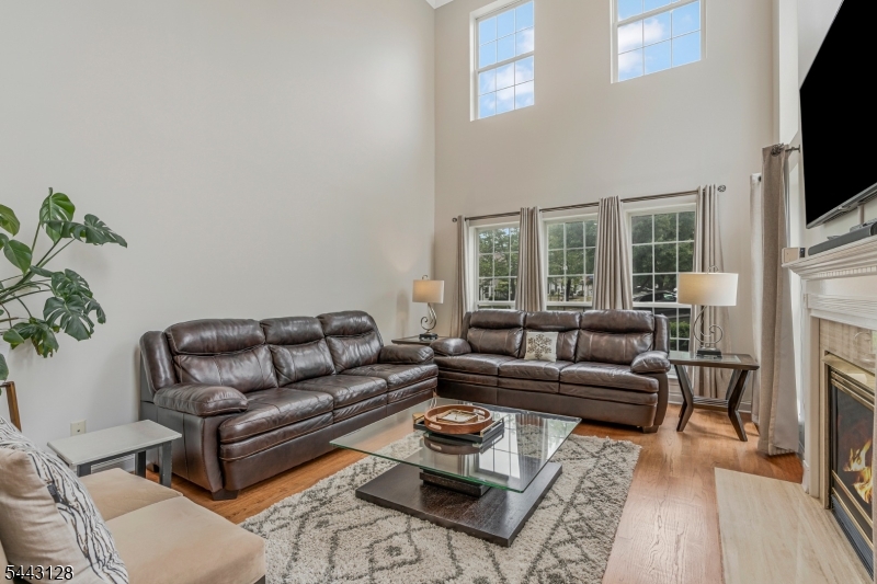 262 Marcia Way Bridgewater, NJ 08807 - Photo 4 of 40