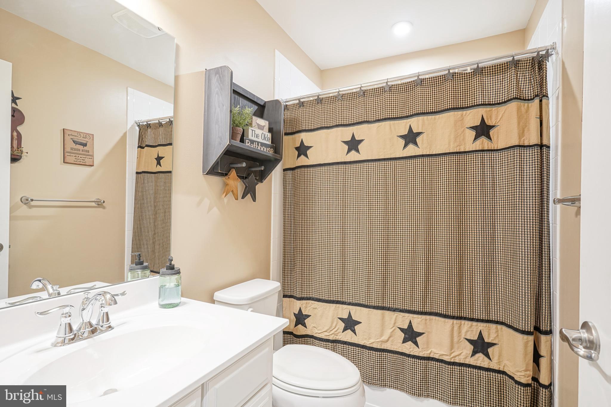 6 Schooner Lane Carneys Point, NJ 08069 - Photo 26 of 48 2nd Full Bathroom with Shower/Tub Combo