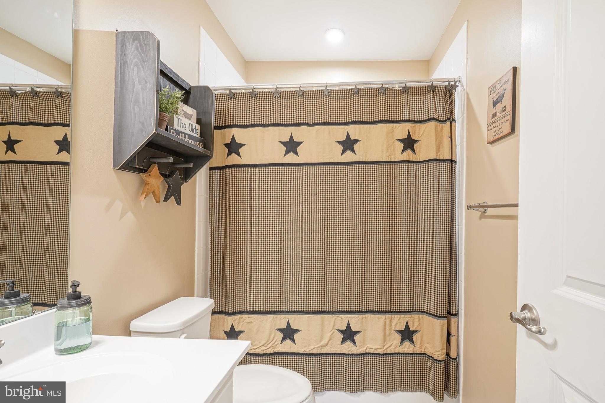 6 Schooner Lane Carneys Point, NJ 08069 - Photo 27 of 48 2nd Full Bathroom with Shower/Tub Combo