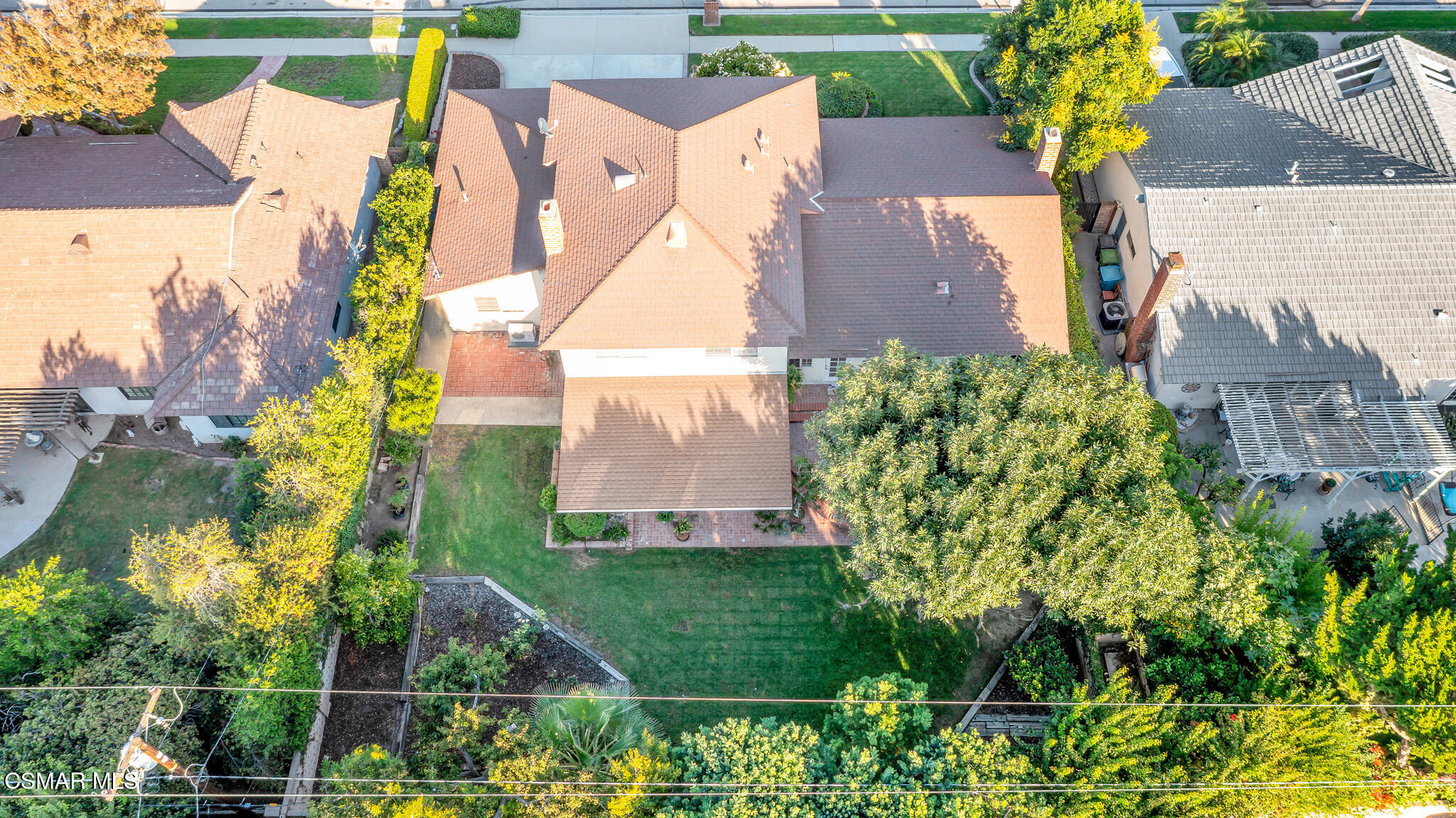 3037 Divernon Avenue Simi Valley, CA 93063 - Photo 43 of 44 an aerial view of houses with yard