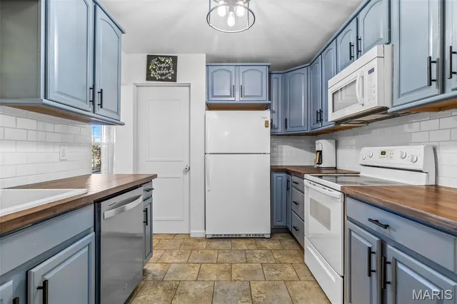 $268,900 | 21 Ed Mar Terrace, Hillsboro, MO 63050