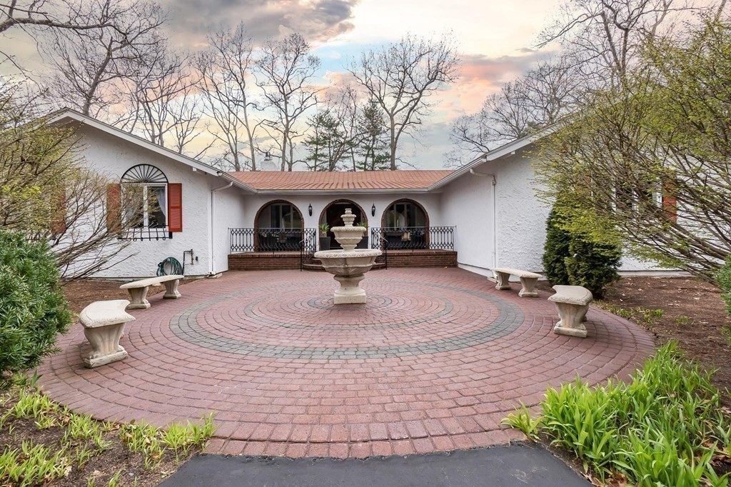 a house view with a outdoor space