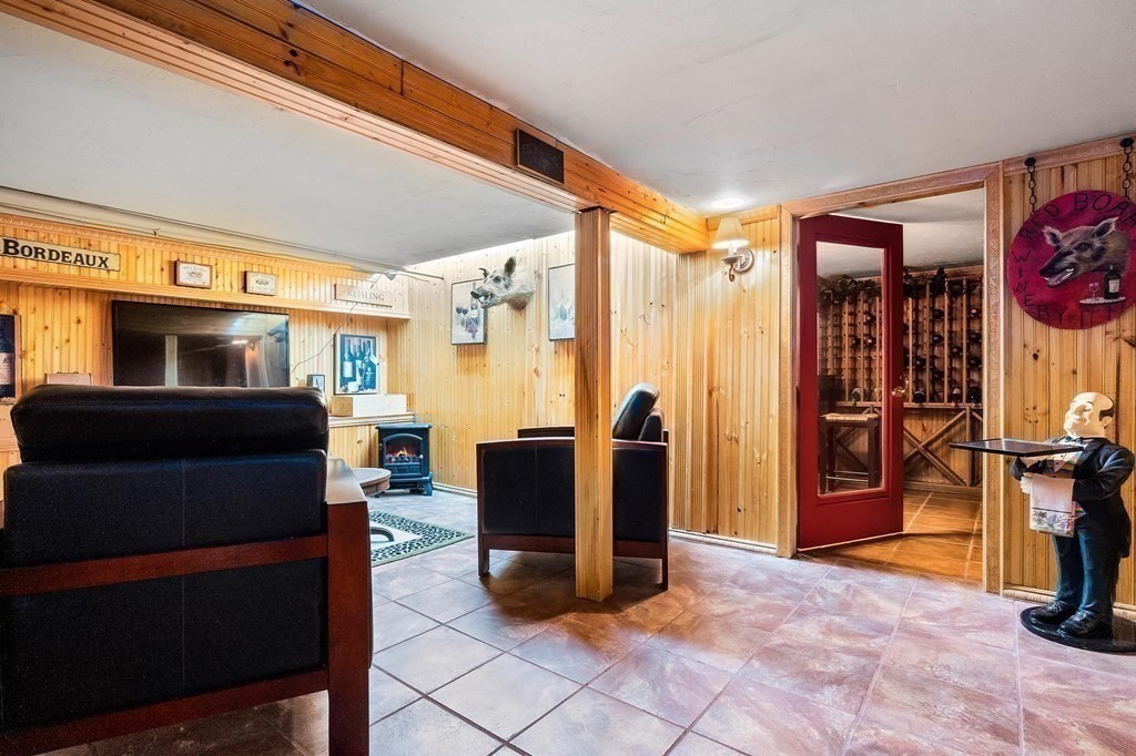18 Durham Drive Lynnfield, MA 01940 - Photo 24 of 35 a living room with furniture