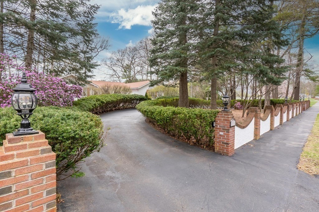 18 Durham Drive Lynnfield, MA 01940 - Photo 35 of 35 a view of a pathway of a yard