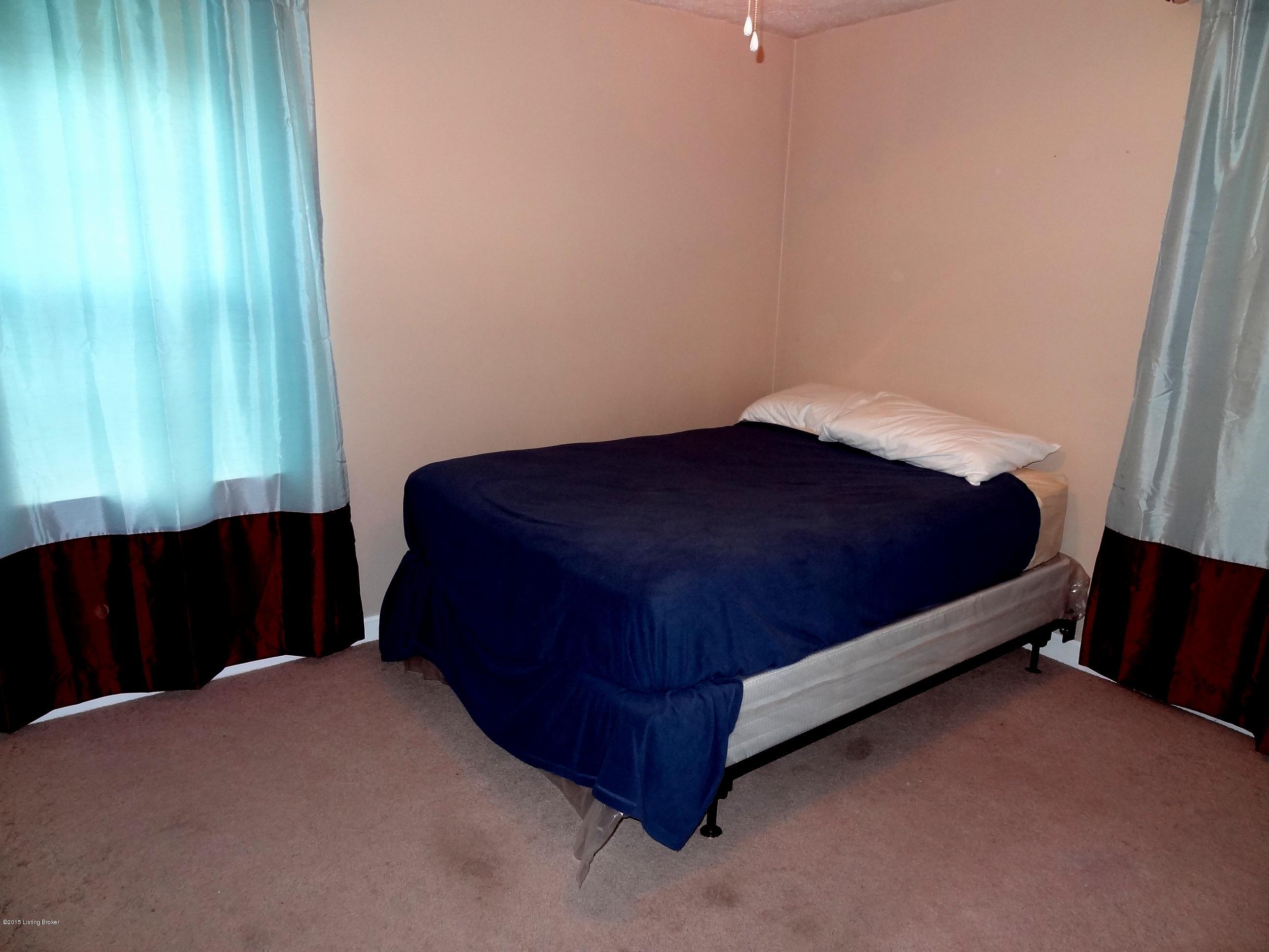4403 Leeds Road Louisville, KY 40216 - Photo 9 of 32 1st floor bedroom