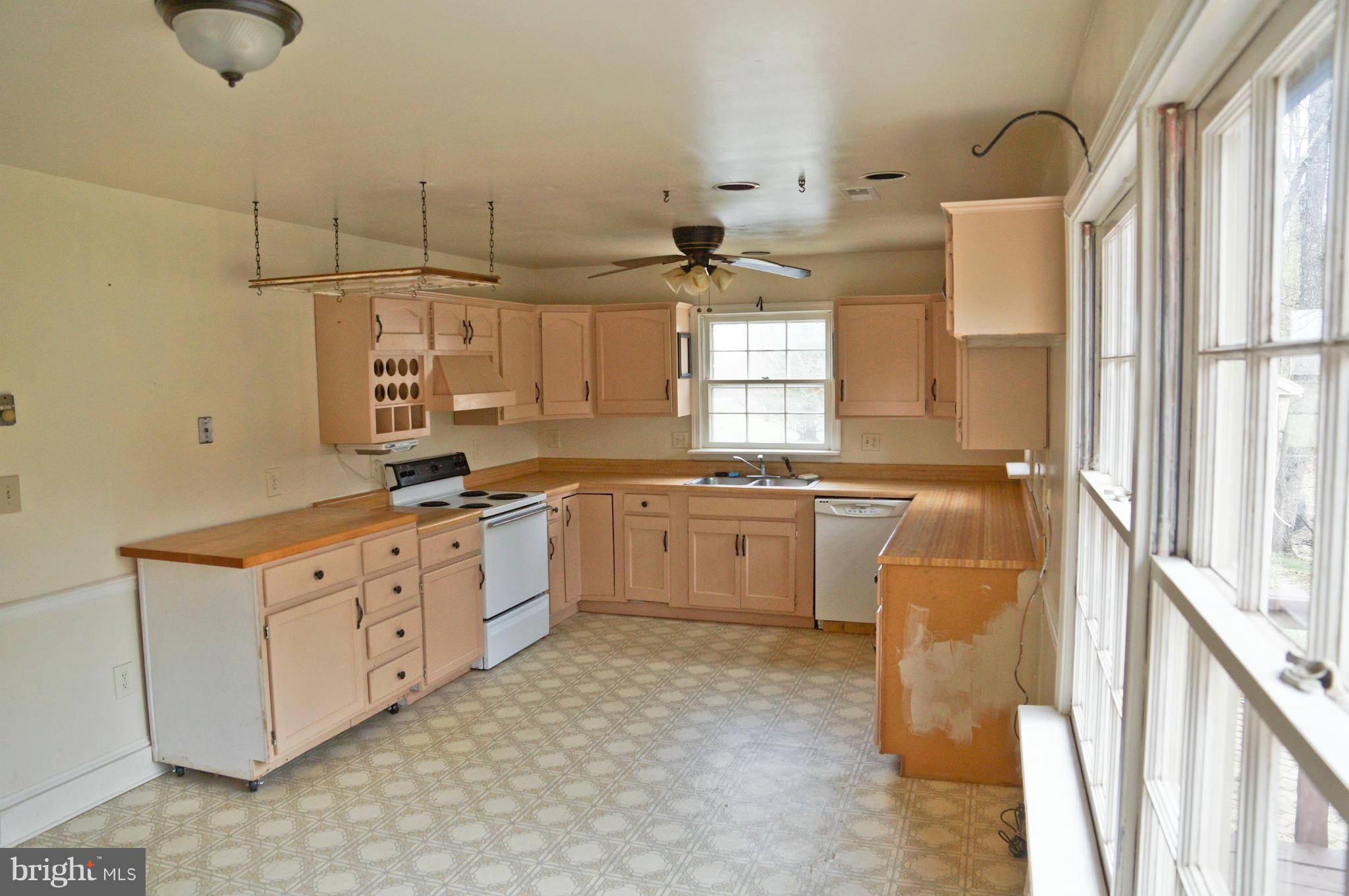9765 Crest Hill Road Marshall, VA 20115 - Photo 14 of 30 Kitchen