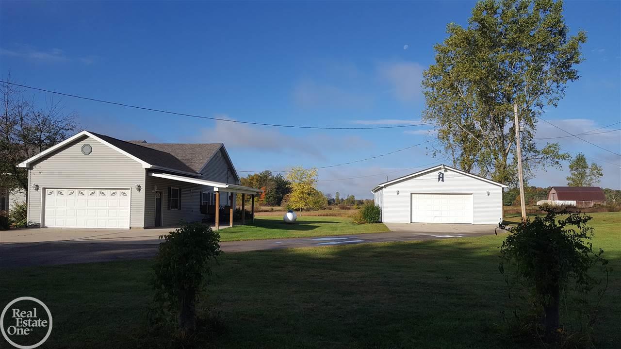 8043 Logana Road Avoca, MI 48006 - Photo 4 of 42