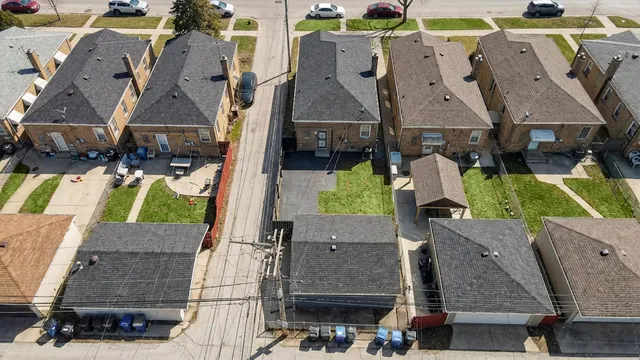 $379,900 | 3542 West 77th Street, Chicago, IL 60652