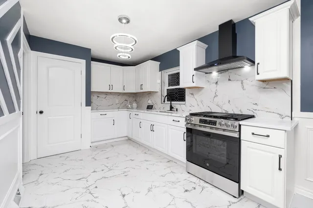 $379,900 | 3542 West 77th Street, Chicago, IL 60652