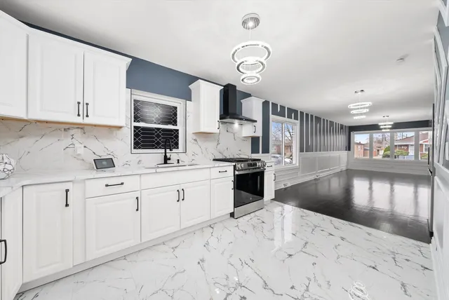 $379,900 | 3542 West 77th Street, Chicago, IL 60652