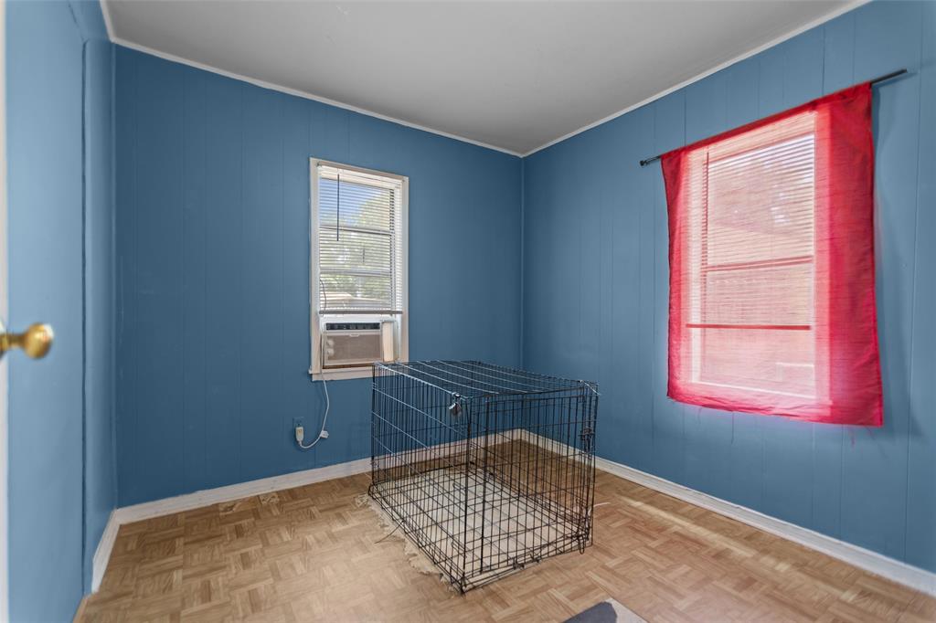 606 North Needmore Street Athens, TX 75751 - Photo 7 of 17 a living room with a couch and a window