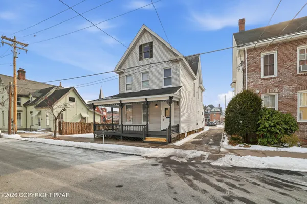 $2,300 | 809 Monroe Street, Stroudsburg, PA 18360