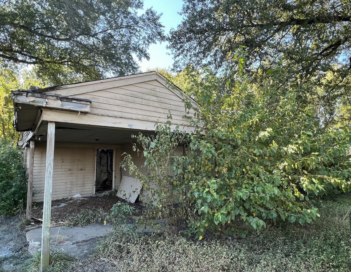 3149 Winchester Road Memphis, TN 38118 - Photo 2 of 12 a view of a house with a tree