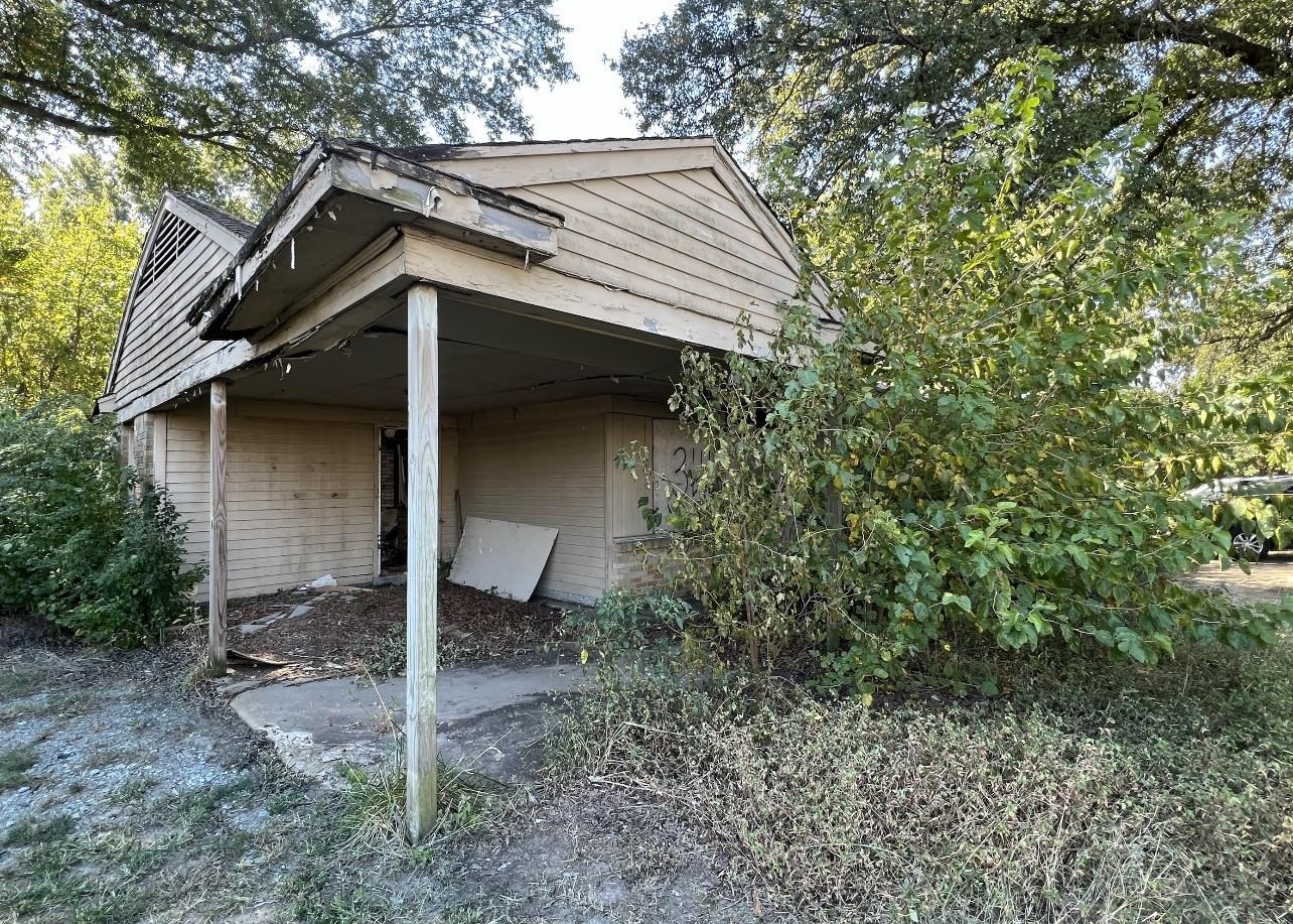 3149 Winchester Road Memphis, TN 38118 - Photo 3 of 12 a house view with a backyard space