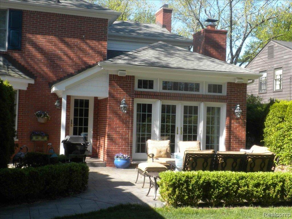 84 Handy Road Grosse Pointe, MI 48236 - Photo 3 of 19 back of house 3