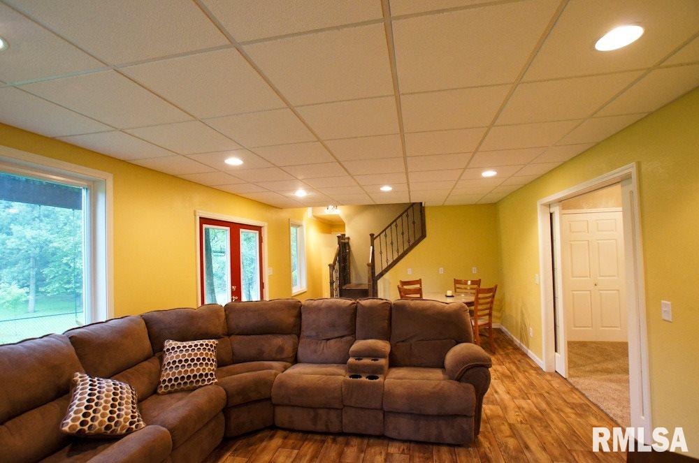 29250 North Indian Trail Road Canton, IL 61520 - Photo 24 of 36 Gallery Image 24