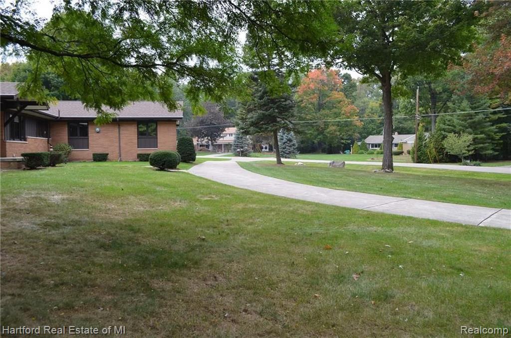 30098 Richmond Road Farmington Hills, MI 48334 - Photo 4 of 61