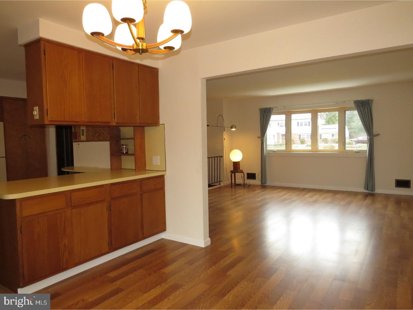 31 Bayberry Road Ewing, NJ 08618 - Photo 6 of 25 Living Room