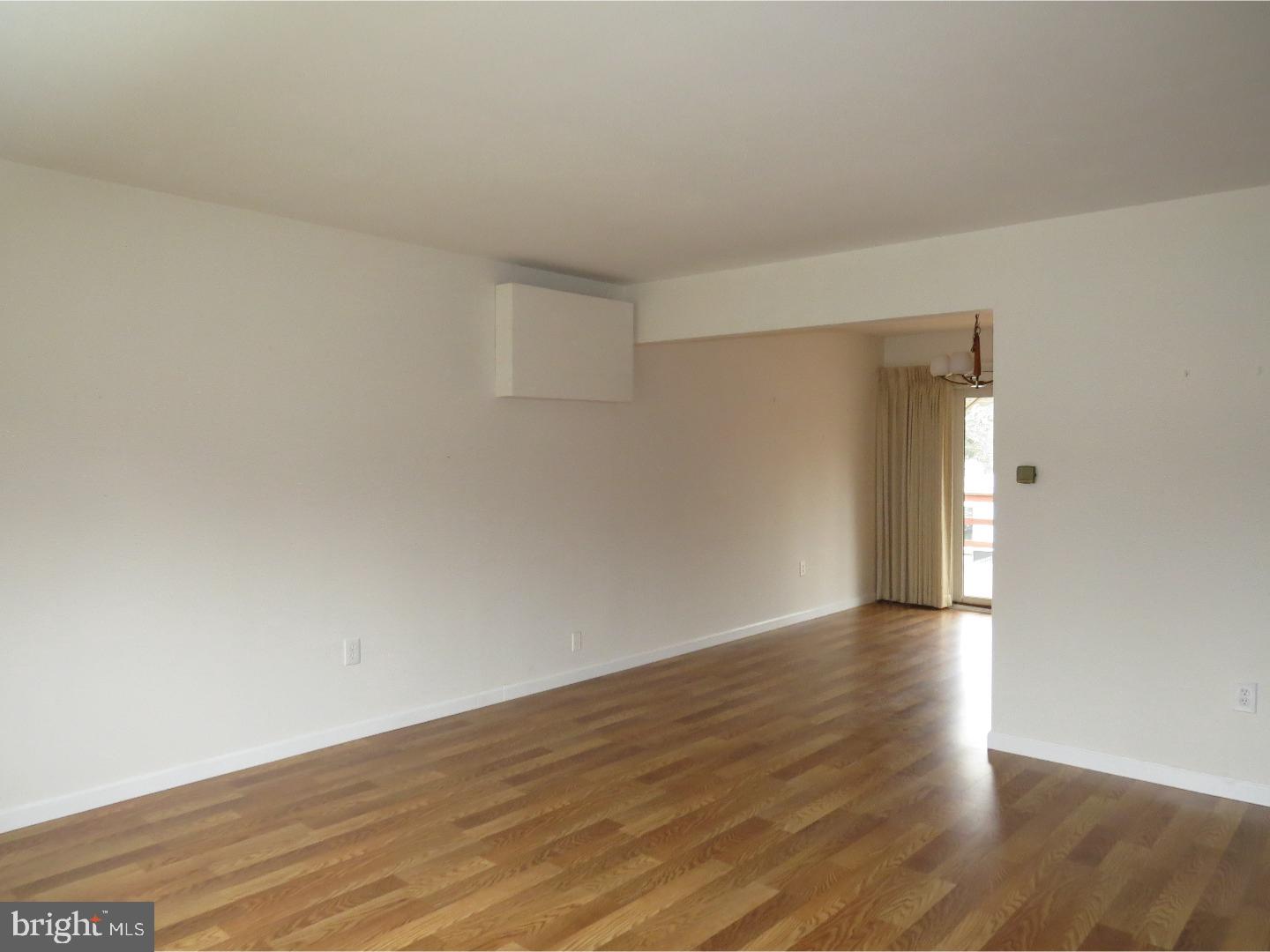 31 Bayberry Road Ewing, NJ 08618 - Photo 7 of 25 Living Room