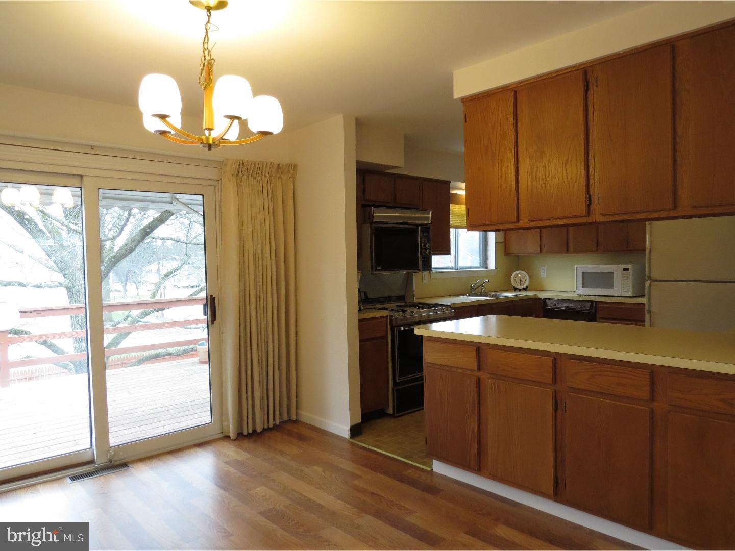 31 Bayberry Road Ewing, NJ 08618 - Photo 9 of 25 Dining Room