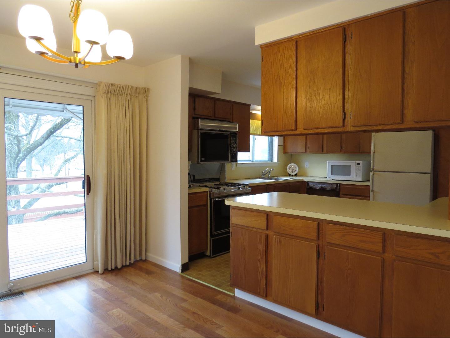 31 Bayberry Road Ewing, NJ 08618 - Photo 10 of 25 Kitchen