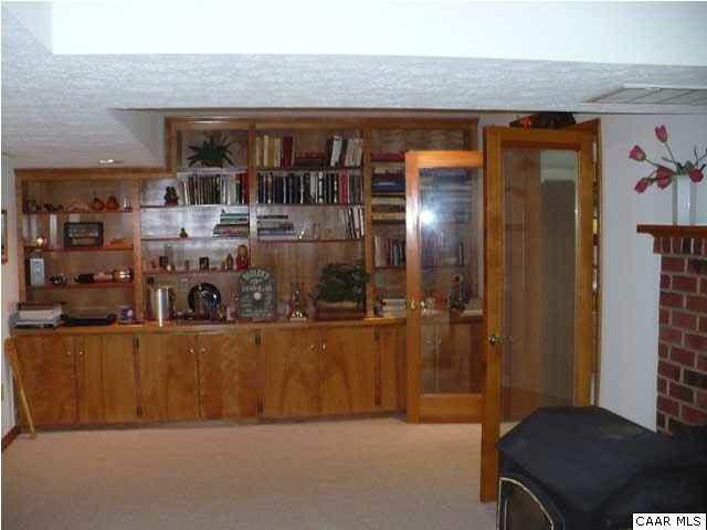 2 Laguna Road Palmyra, VA 22963 - Photo 30 of 31 a view of a living room and bathroom