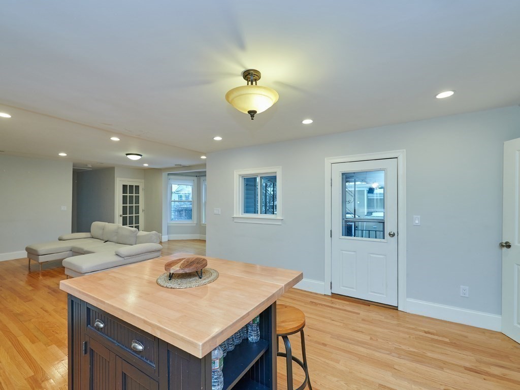 371 Cherry Street Newton, MA 02465 - Photo 8 of 38