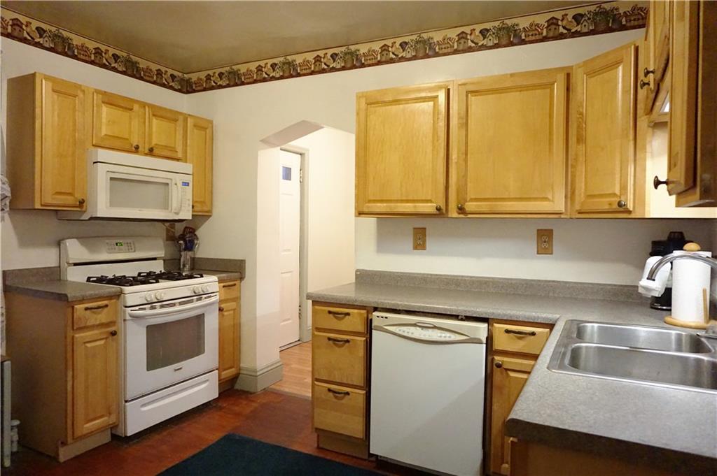 642 California Avenue Rochester, PA 15074 - Photo 3 of 17