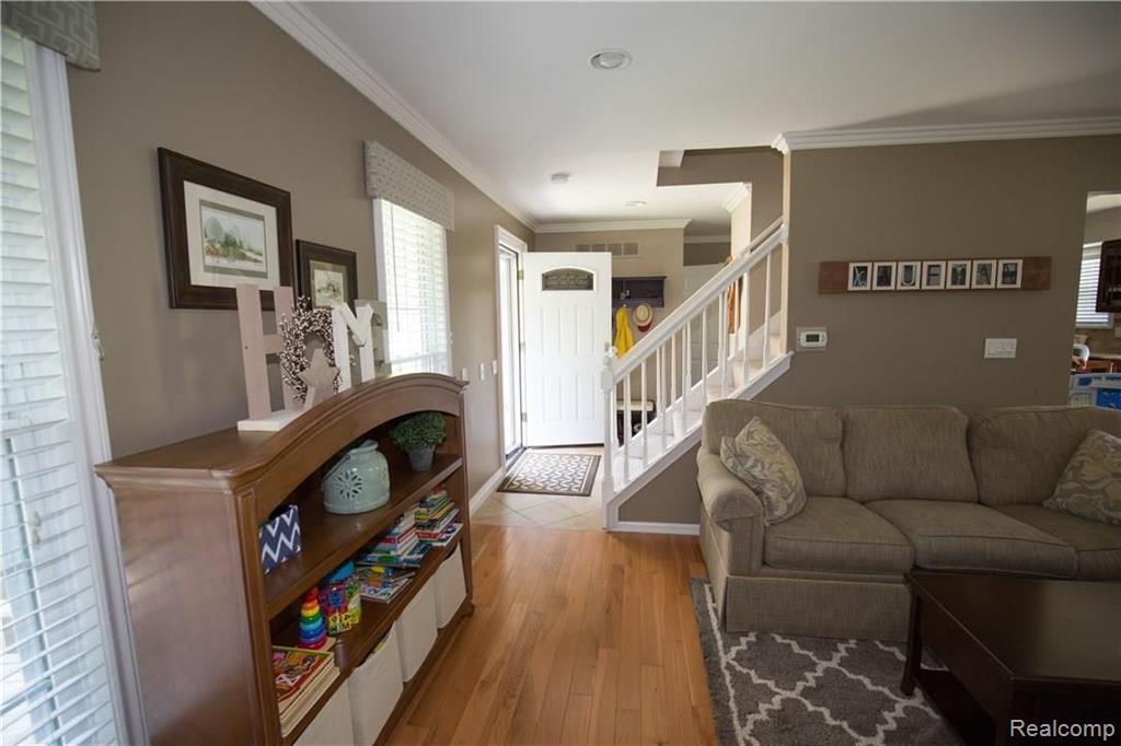 306 Whitney Drive Rochester Hills, MI 48307 - Photo 10 of 38