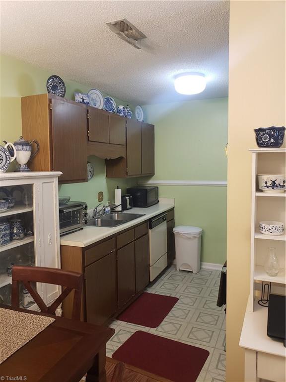5643 Hornaday Road, Unit H Greensboro, NC 27409 - Photo 11 of 20 Gallery Image 11