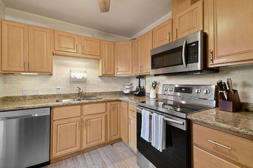 225 South Beach Road, Unit 103 Tequesta, FL 33469 - Photo 19 of 45 225SBeachRd#103_18