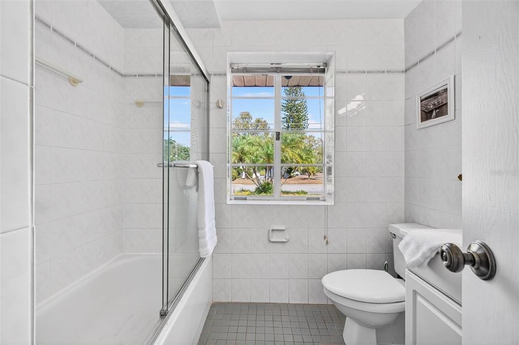 300 22nd Avenue South St. Petersburg, FL 33705 - Photo 23 of 82