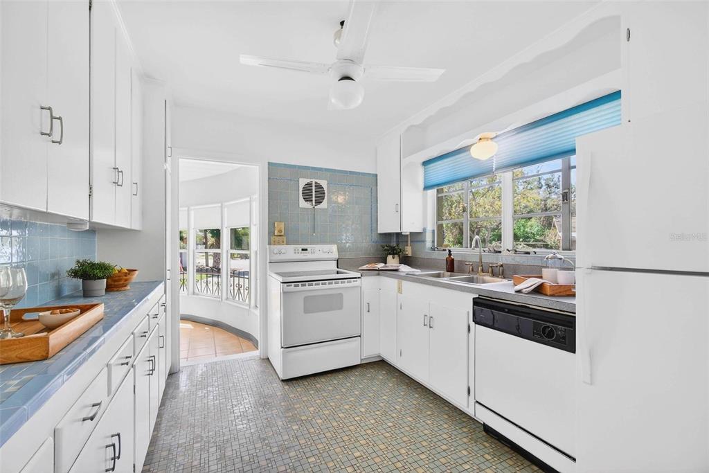 300 22nd Avenue South St. Petersburg, FL 33705 - Photo 6 of 82