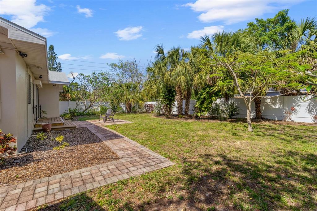 300 22nd Avenue South St. Petersburg, FL 33705 - Photo 61 of 82 a view of yard
