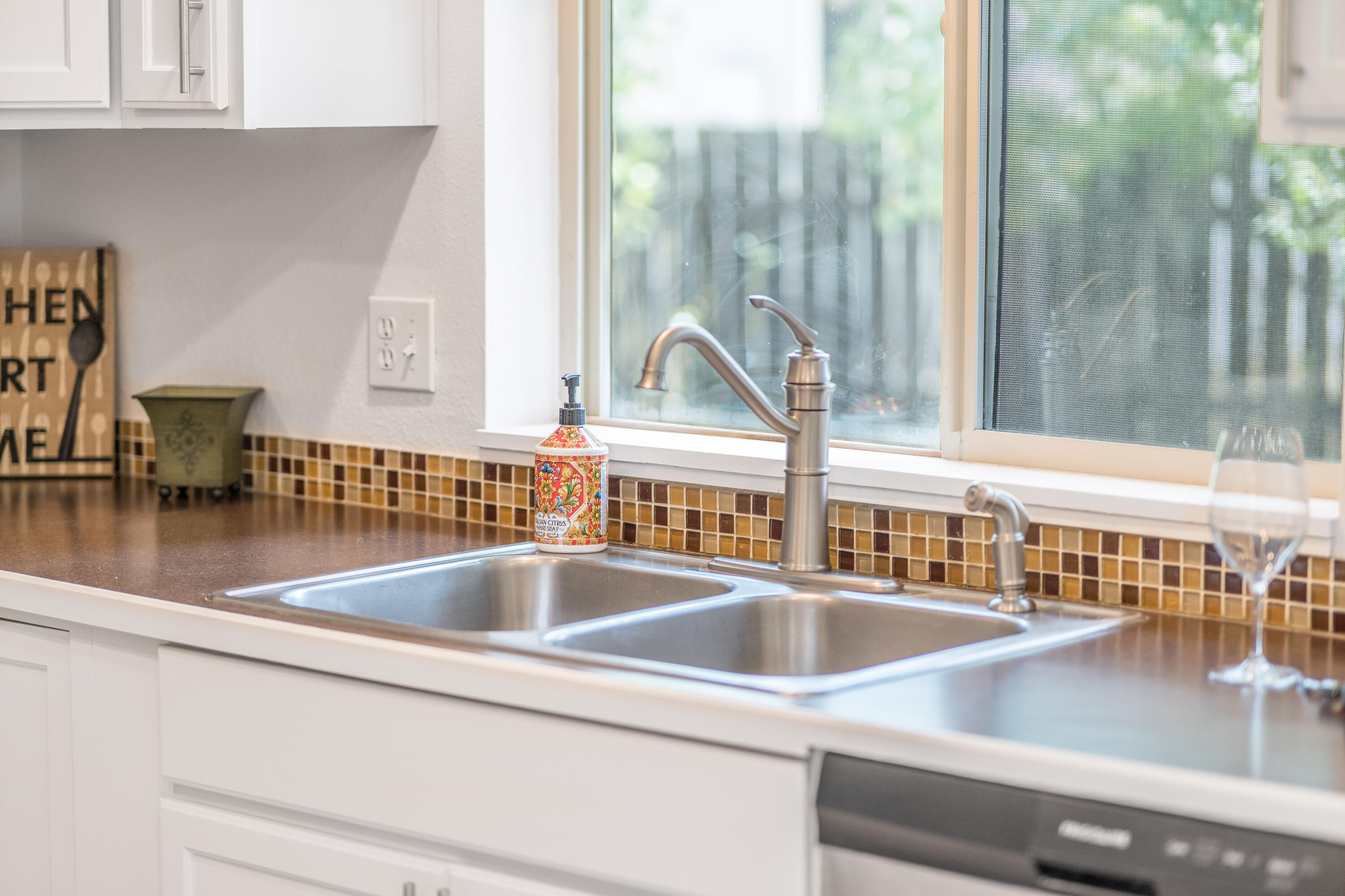55726 Swan Road Bend, OR 97707 - Photo 10 of 31 Kitchen Sink