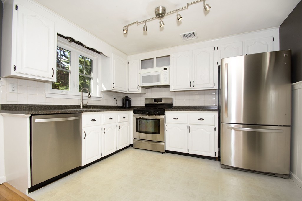 44 Hughey Road Scituate, MA 02066 - Photo 3 of 19 Gallery Image 3