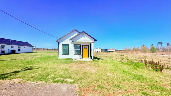 a view of a house with a big yard
