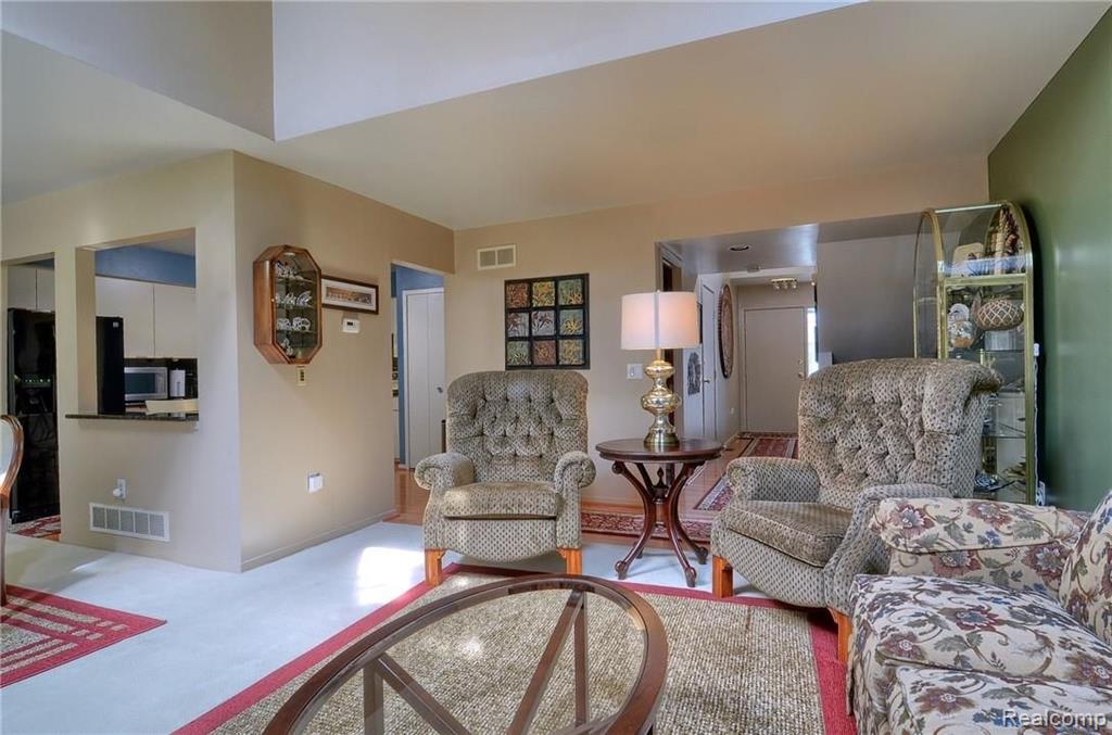 568 Victoria Court Rochester Hills, MI 48307 - Photo 6 of 35