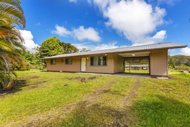 a view of a house with a backyard
