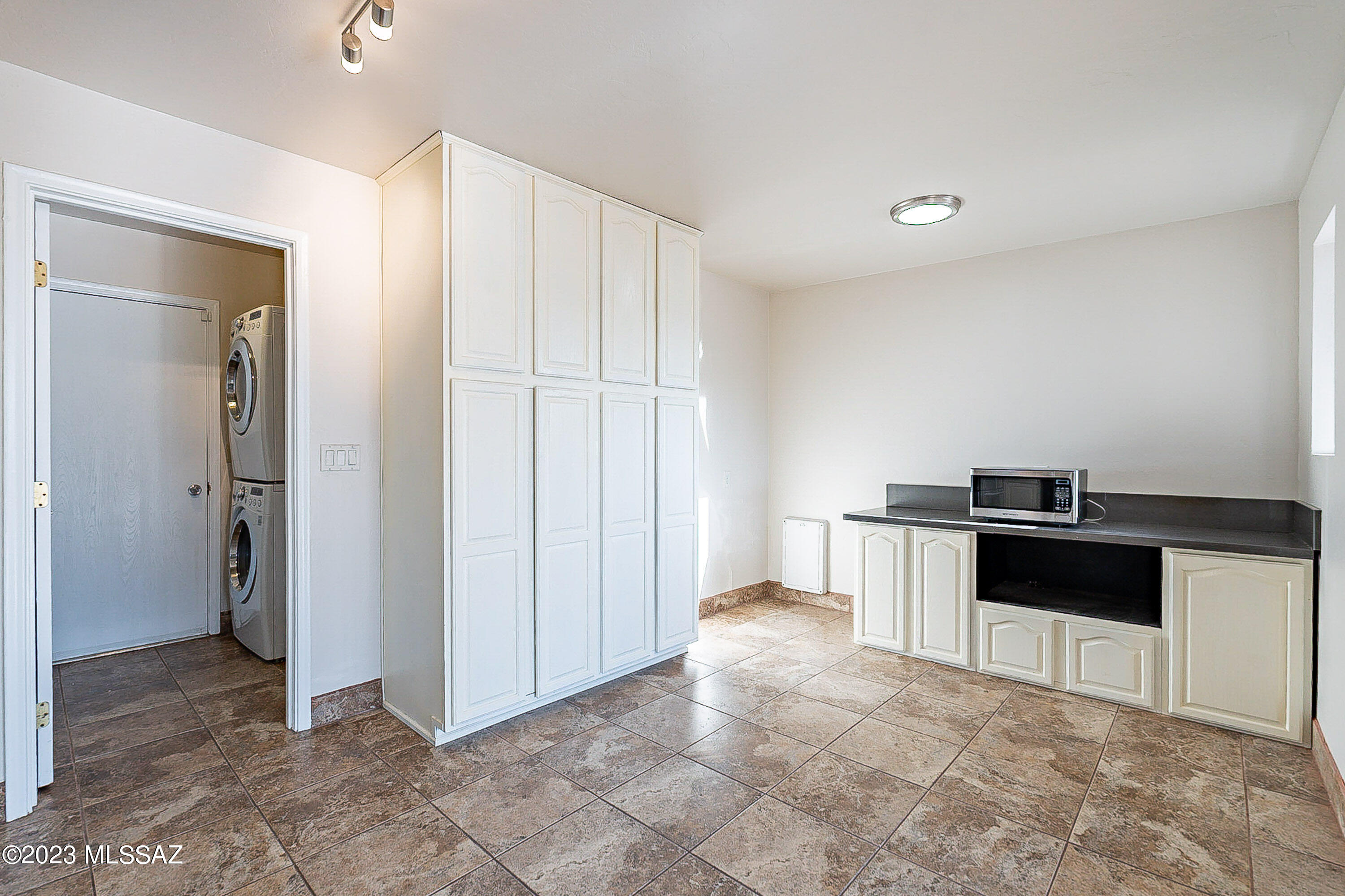 8363 North Wanda Road Tucson, AZ 85704 - Photo 16 of 43