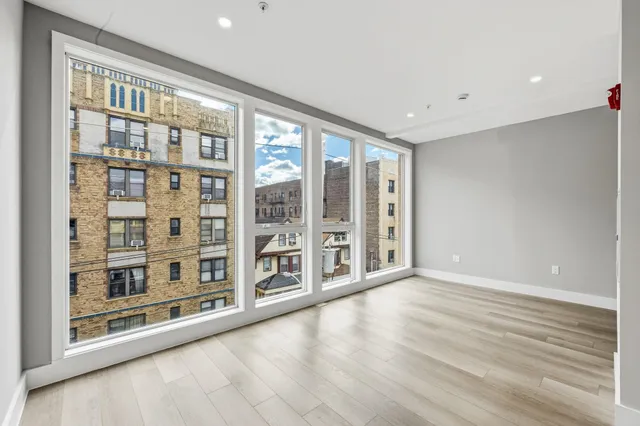 $795,000 | 77 Van Reypen Street, Unit 4, Jersey City, NJ 07306