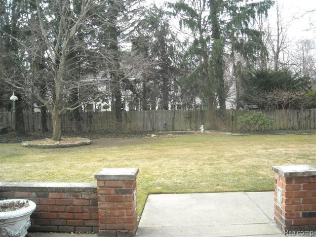 41 Belle Meade Road Grosse Pointe, MI 48236 - Photo 20 of 20 Back yard