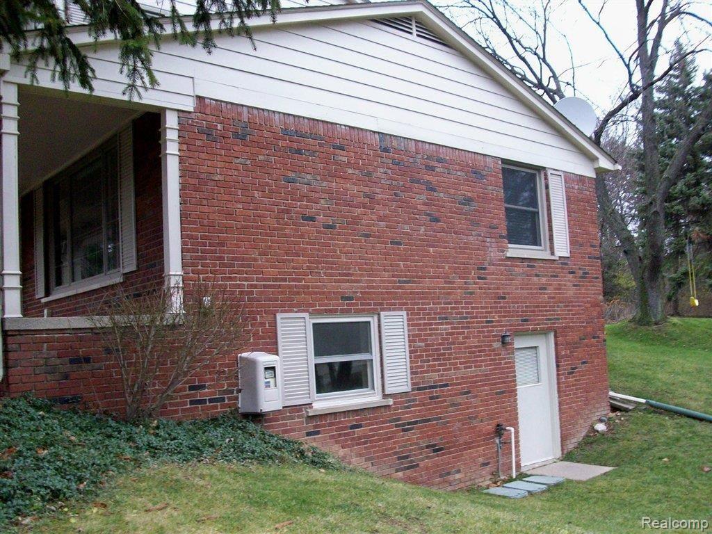 716 Bridgestone Drive Rochester, MI 48309 - Photo 22 of 23 Bridgestone walk out.jpg