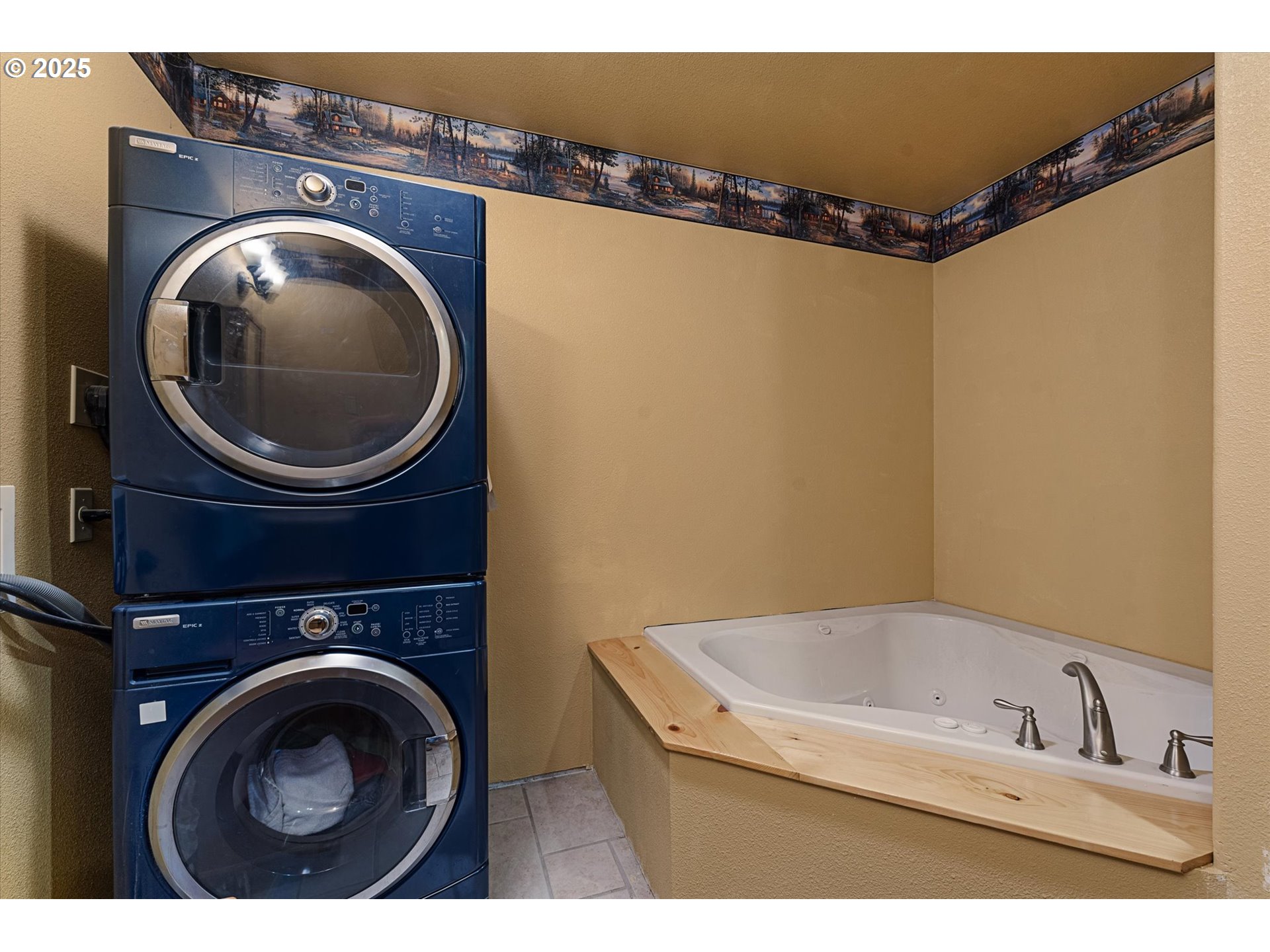 206 Austin Street Sumpter, OR 97877 - Photo 25 of 48 a bathroom with a sink a mirror and bathtub