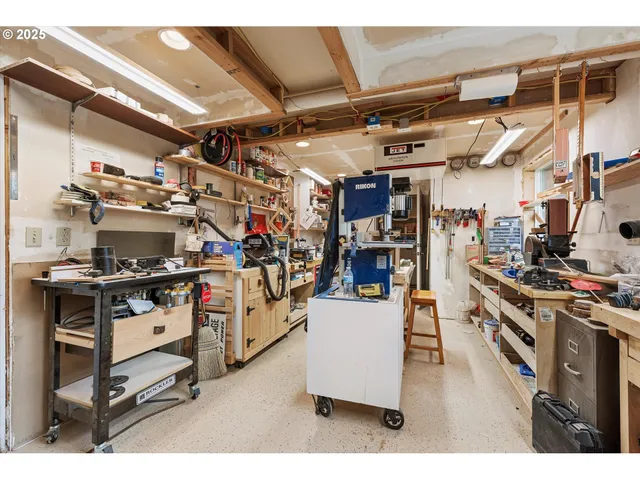 a view of a storage & utility room