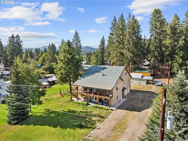 a view of a house with a big yard